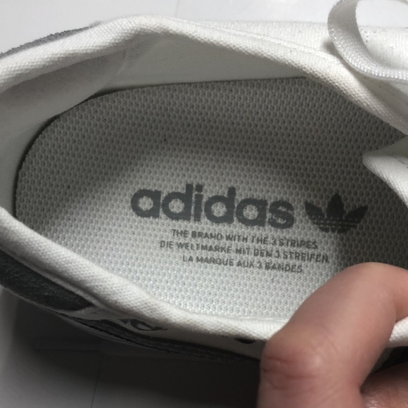 Adidas white and black sneakers size 8.5 - Picture 8 of 9